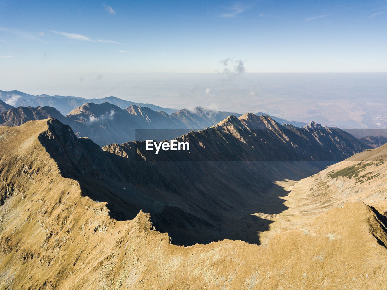 PANORAMIC VIEW OF LANDSCAPE AND MOUNTAINS AGAINST SKY