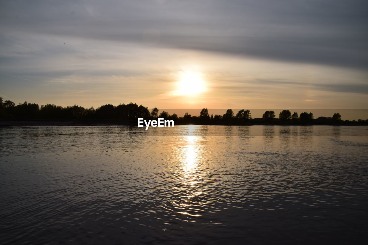 SCENIC VIEW OF LAKE BY SILHOUETTE TREES AGAINST SKY