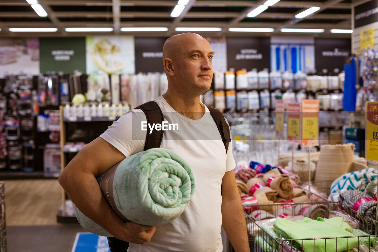 30.11.2019 russia, st.peterburg , a man in a store with a blanket