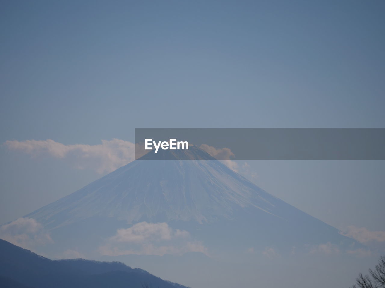 SCENIC VIEW OF MOUNTAIN AGAINST SKY