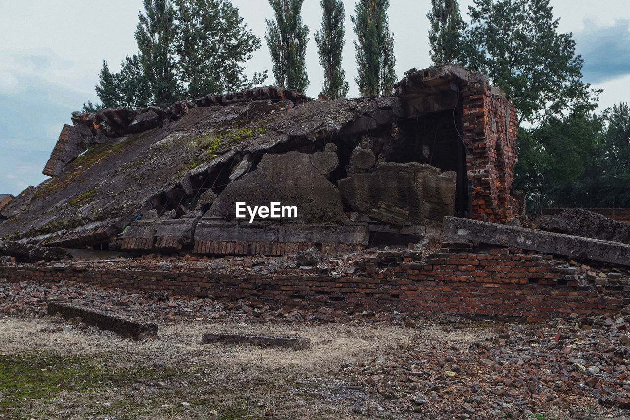 OLD ABANDONED BUILDING