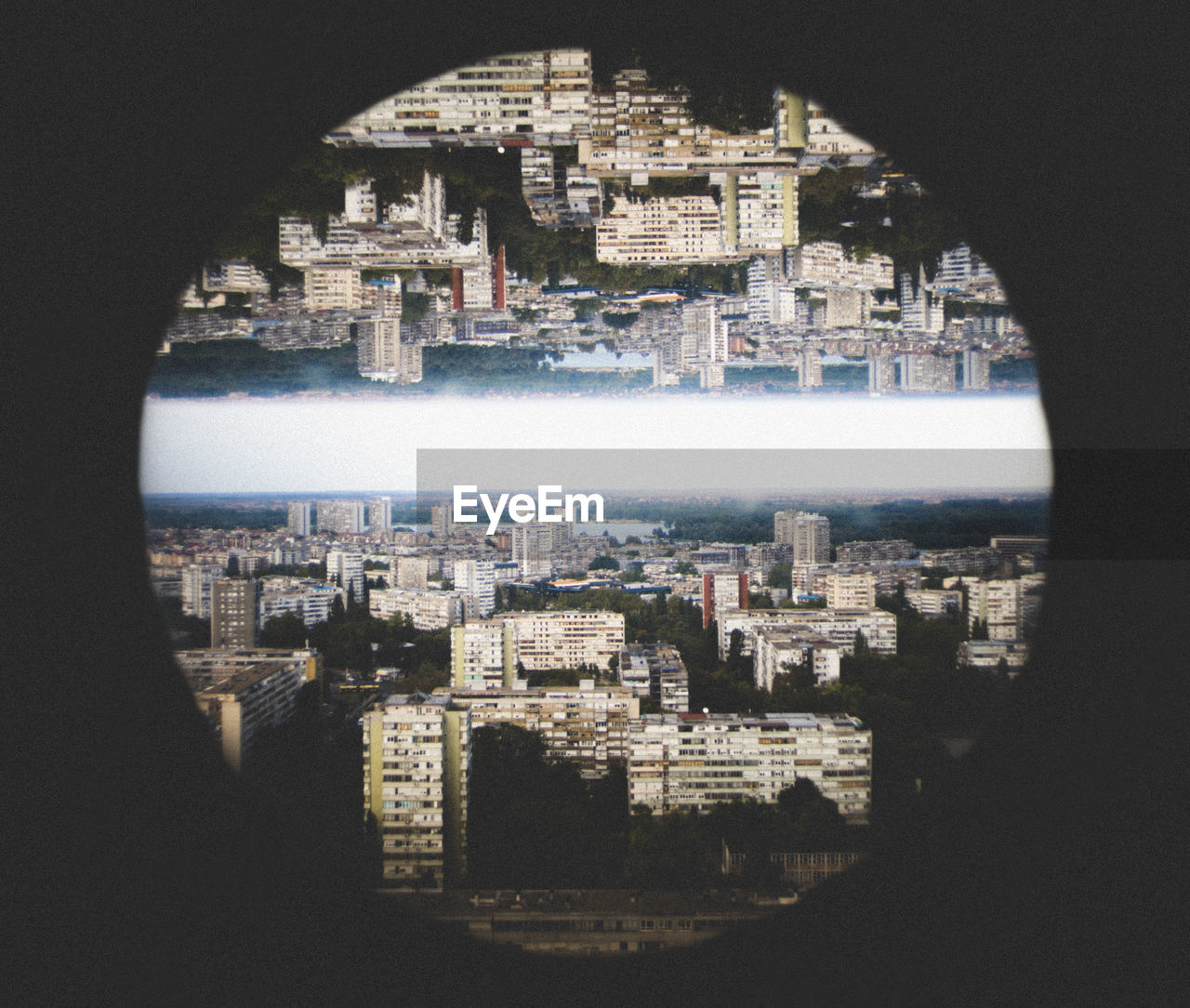 VIEW OF CITYSCAPE AGAINST SEA