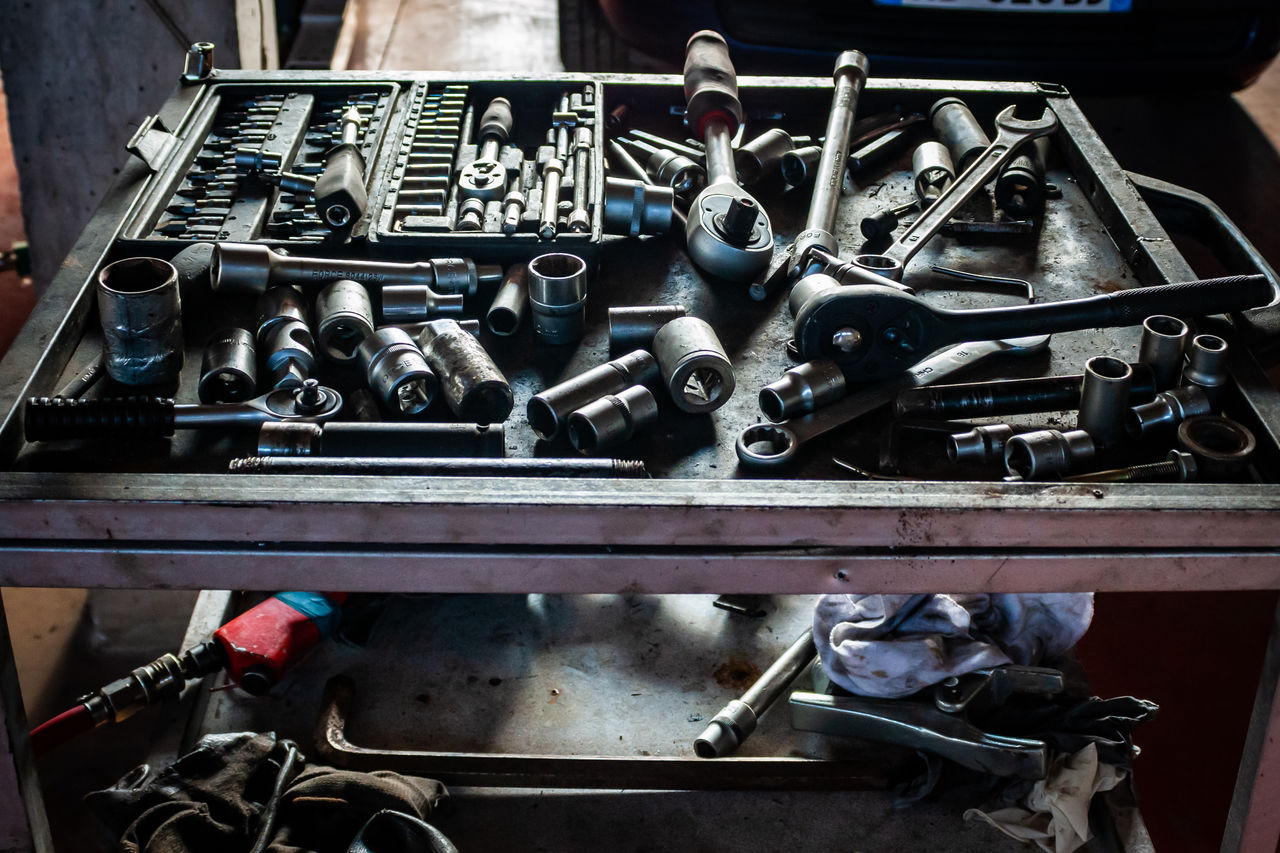 HIGH ANGLE VIEW OF MACHINE PART IN INDUSTRY