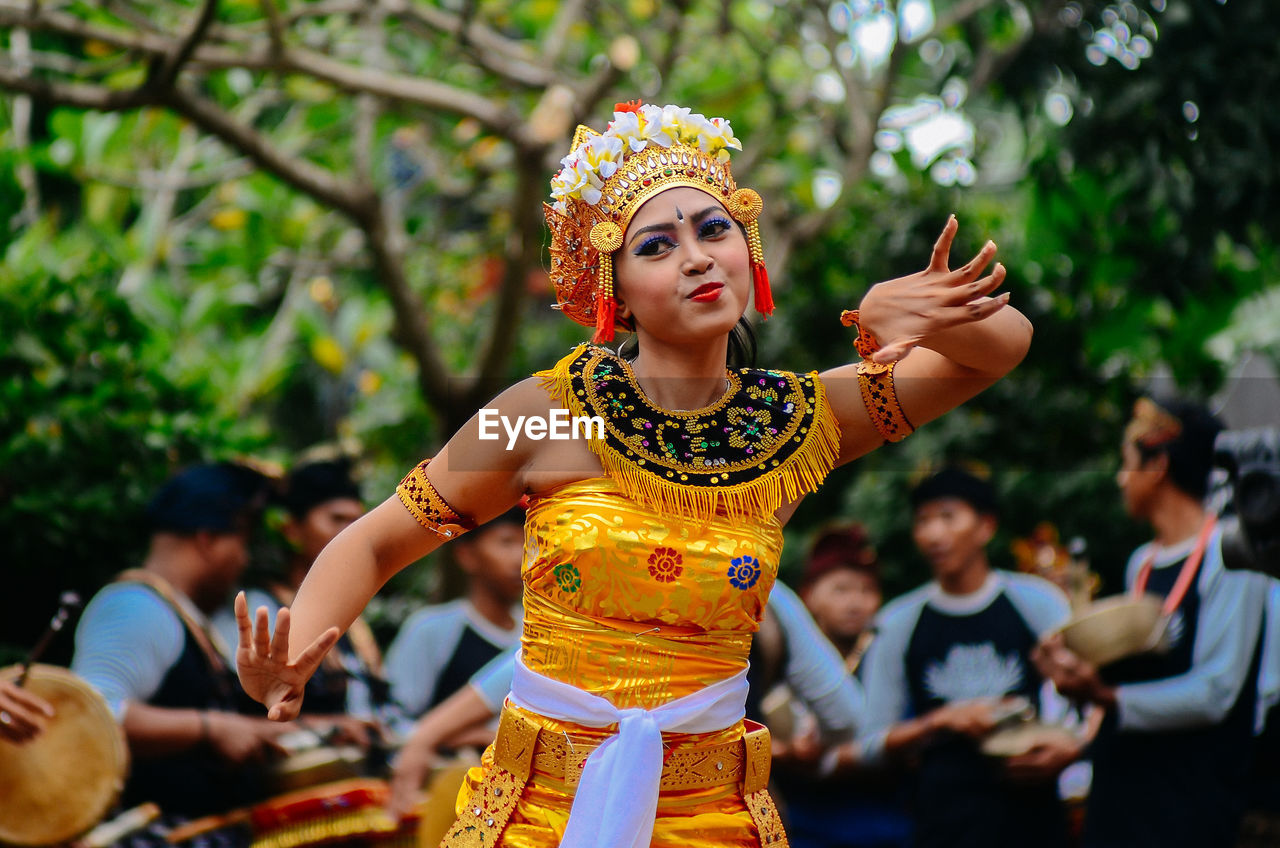 Woman in balinese traditional clothing dancing