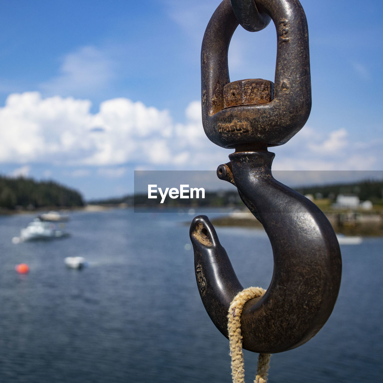 CLOSE-UP OF CHAIN AGAINST SEA