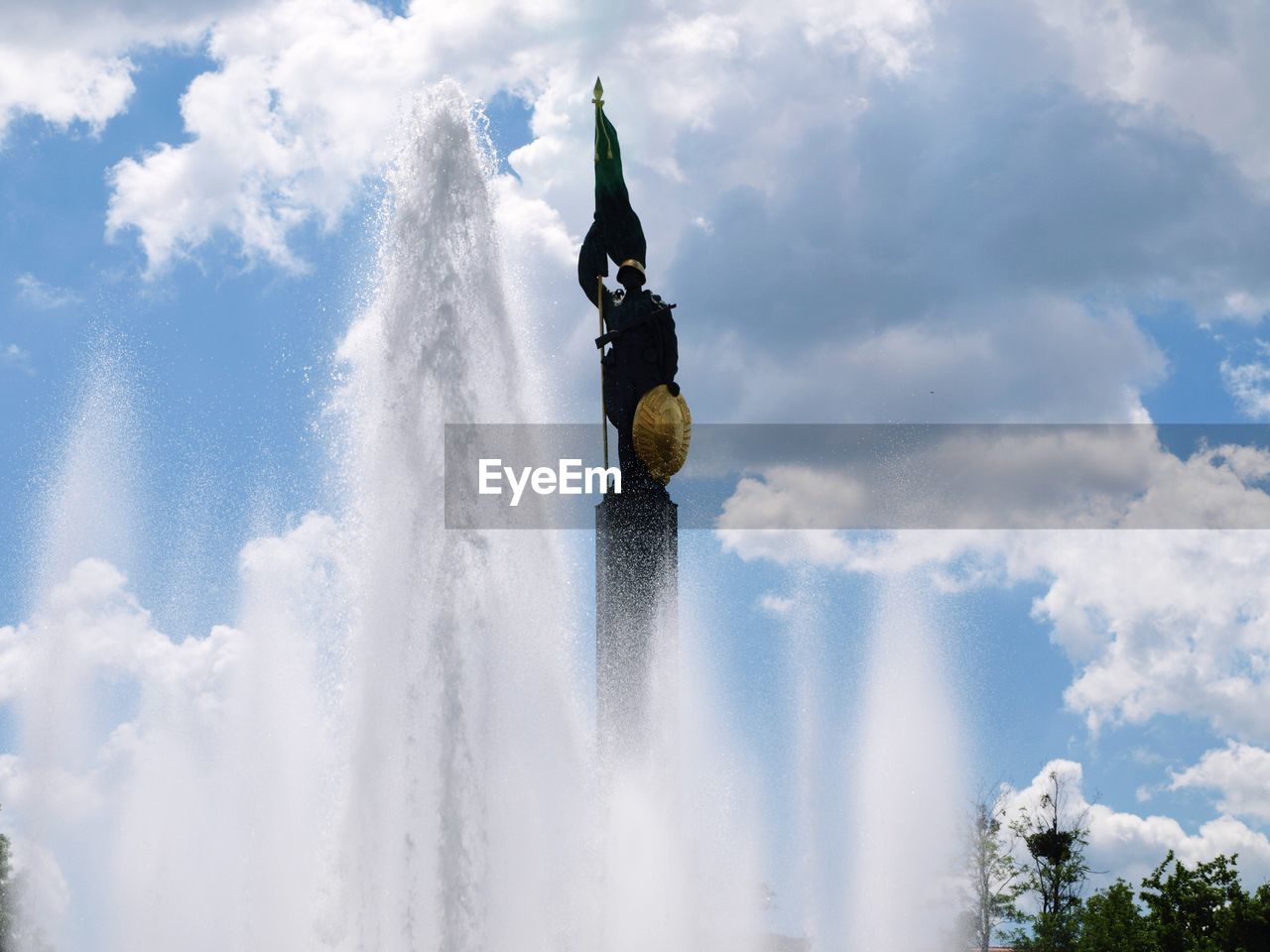Water spraying from fountain in front of war memorial in vienna