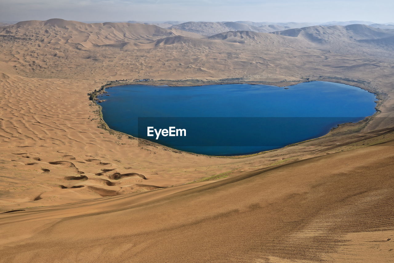1185 full view nuoertu lake -biggest in the badain jaran desert-seen from its western megadune-china