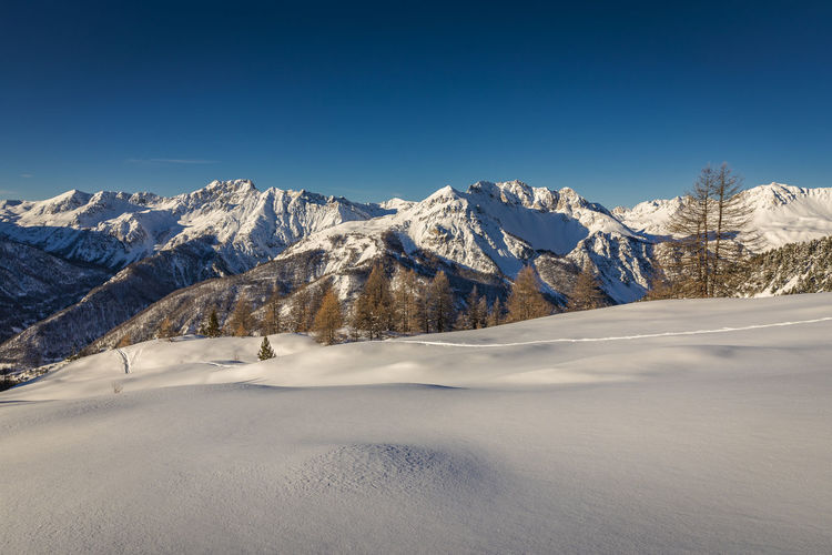 Ski touring in queyras - ski de randonnée dans le queyras, hautes alpes, france