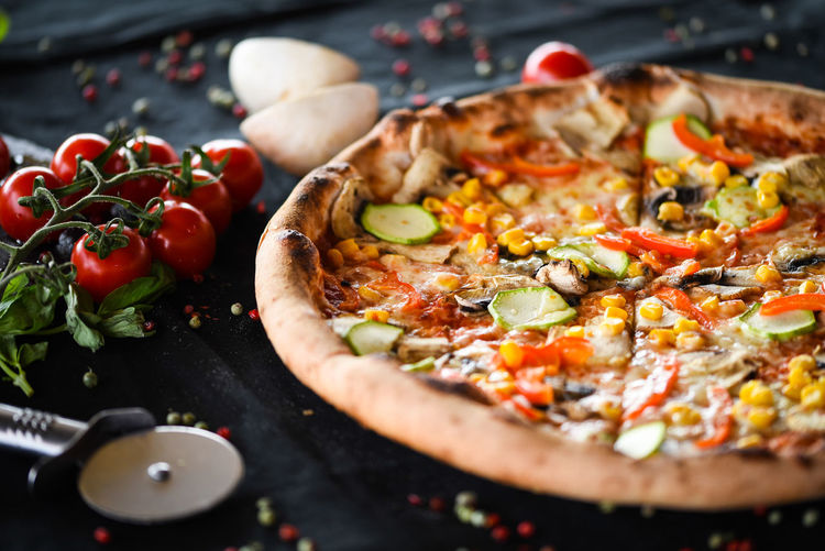 Fresh italian pizza with vegetables 