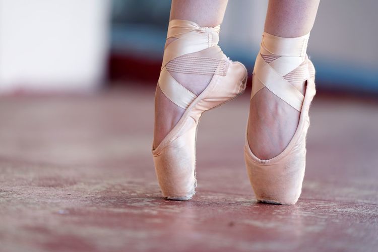 Ballerina feet on pointe