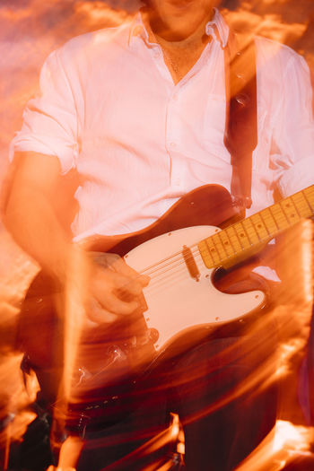 Blurred scene of guitar player playing an electric guitar con stage