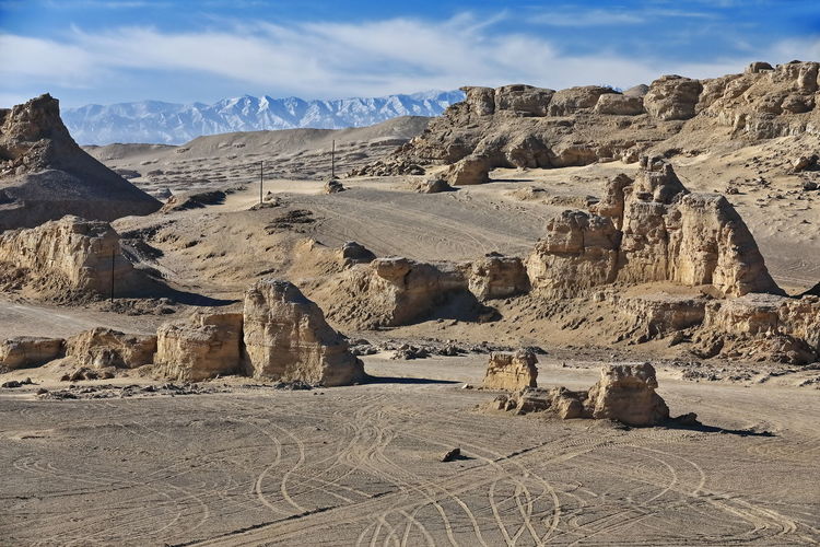 0531 nw-se alignment of yardang landforms carved by wind erosion. qaidam basin desert-qinghai-china.