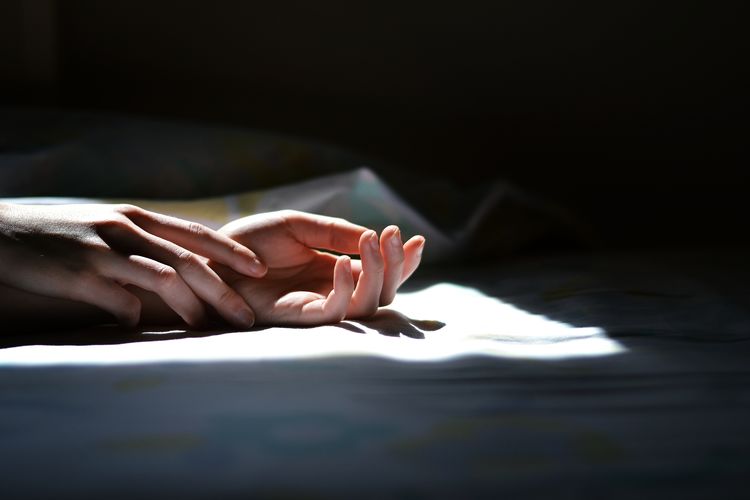 Ritrovarsi. Human Hand Human Body Part Conceptual Conceptual Photography Minimalism Minimal First Eyeem Photo Shadows & Lights Home EyeEm New Here EyeEm Best Shots EyeEm Gallery EyeEm Masterclass EyeEmBestPics Artistic Photo Light Bedroom Bed Female EyeEmNewHere Fresh on Market 2017 EyeEm Selects Inner Power HUAWEI Photo Award: After Dark 50 Ways Of Seeing: Gratitude Capture Tomorrow