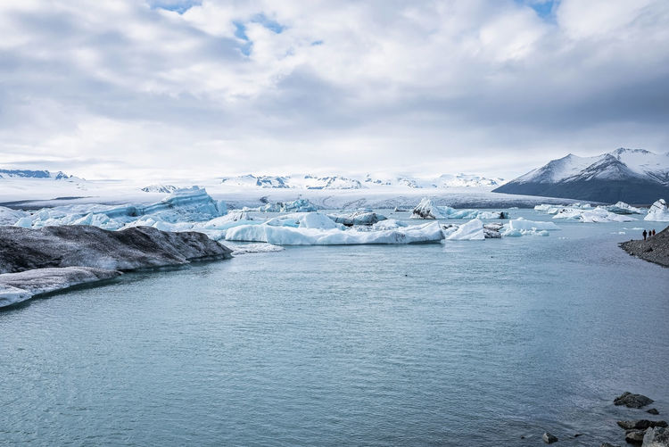 Beautiful view of icebergs floating in jokulsarlon glacier lagoon against sky