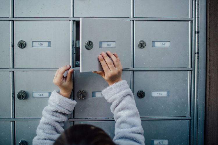 Child opens unlocked door to cluster mailbox unit