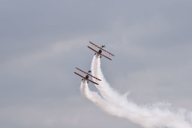 Wing walker pair