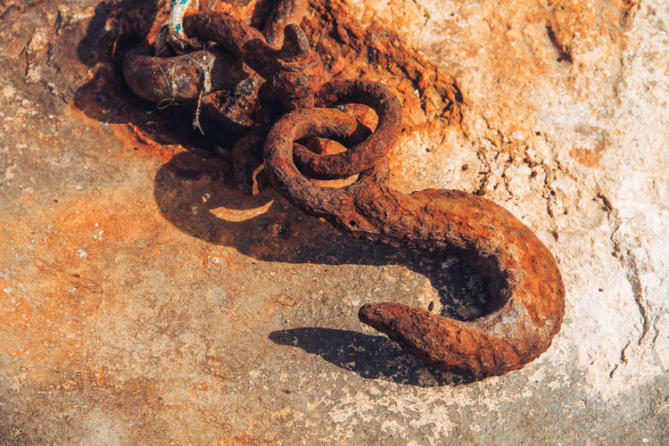 Close-up of rusty metal chain