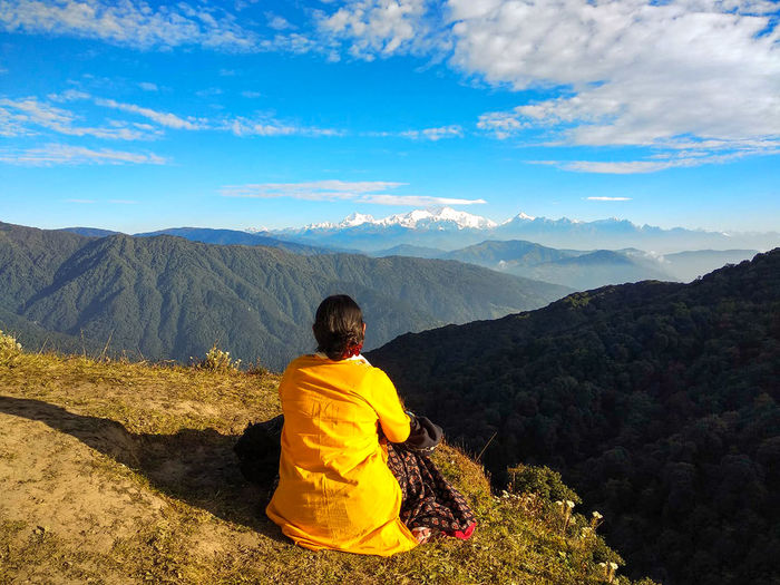 Woman looking at mount kanchenjunga