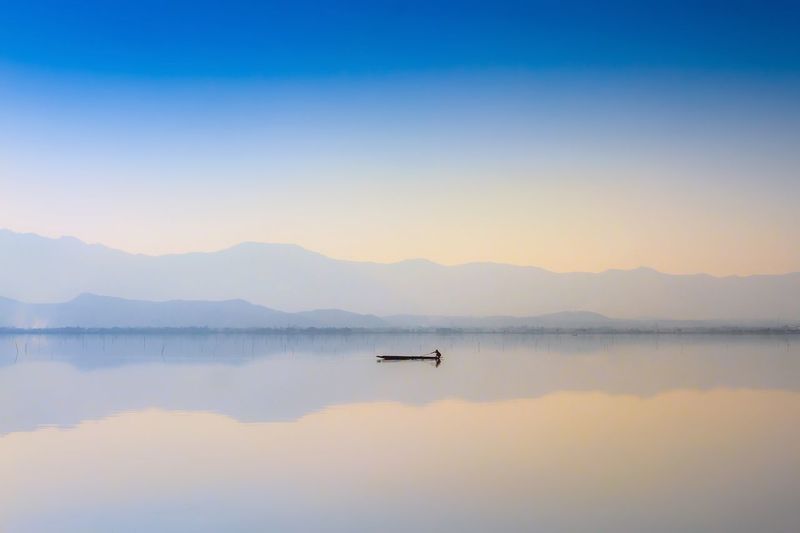 Calmness phayao lake in sunset