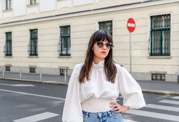 Portrait of a beautiful young woman in city. casual chic clothes, trendy, lifestyle.